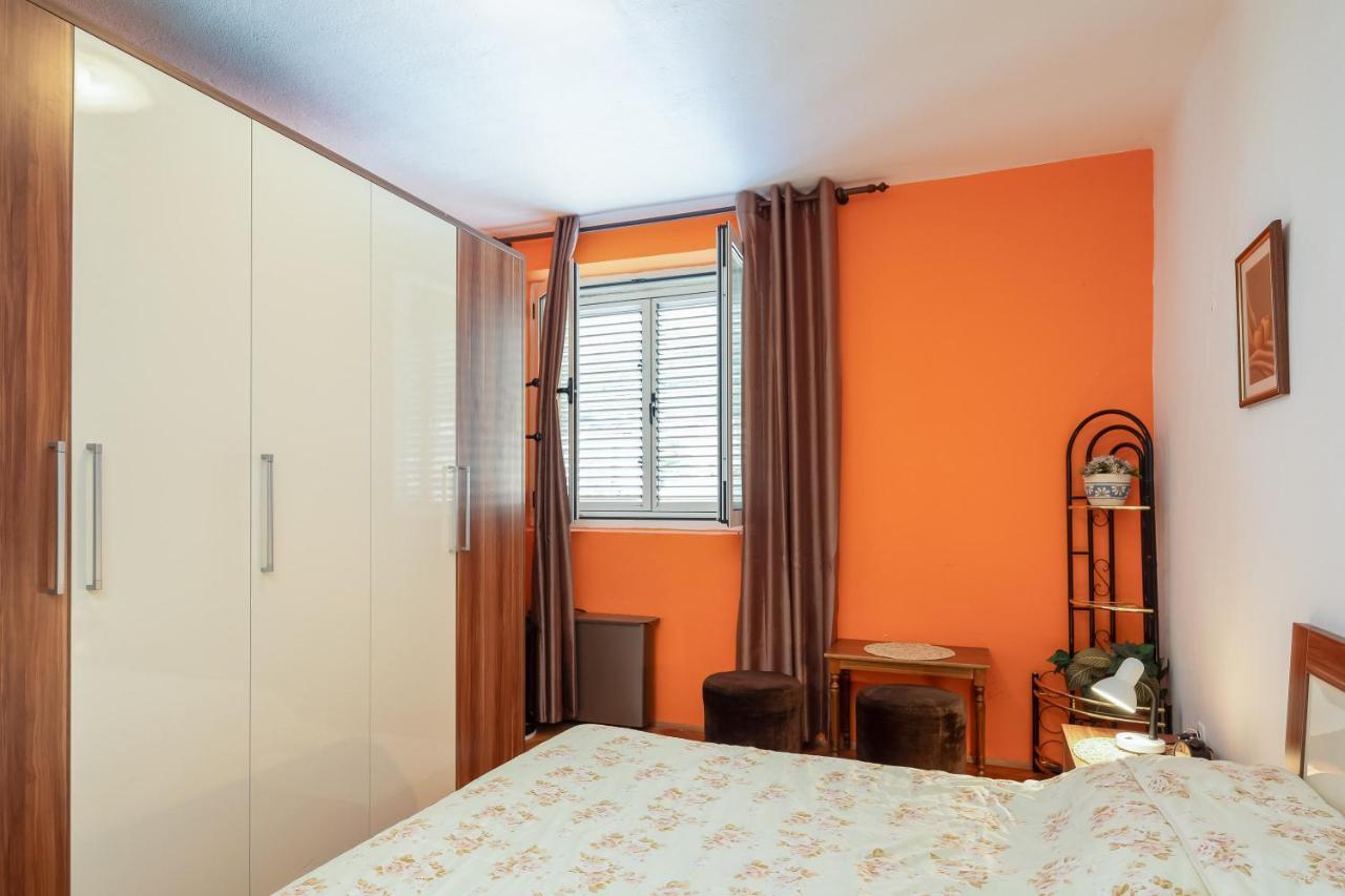 Edita - Apartment In Town Centre Makarska Exterior photo